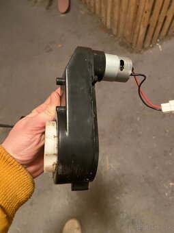 Elektro motor s prevodovkou - 3