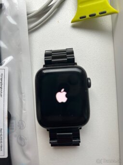 Apple Watch SE 44 mm - 3