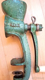 Liatinový mlynček na mak zn.Ideal - 3