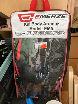 Predám detské chrániče - Emerze EM5 a EVS R4 - 3
