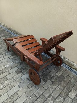 Predám záhradné polohovateľné ležadlo z masívneho dreva - 3
