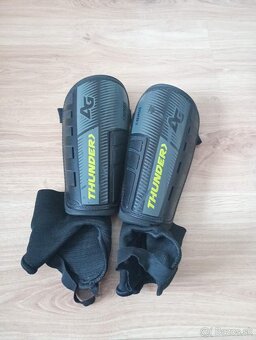 Kopačky + chrániče – veľ. 42 / M - 3