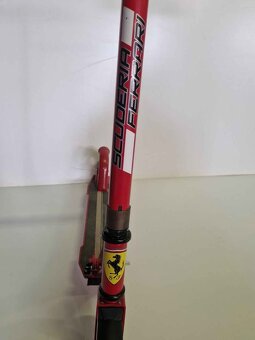 Kolobezka Scuderia Ferrari do 100kg - 3