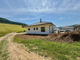 NOVOSTAVBA 4-IZBOVÉHO BUNGALOVU OBKLOPENÝ PRÍRODOU - 3