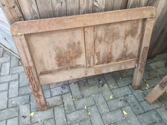 Darujem za odvoz čelá zo staršej postele - 3
