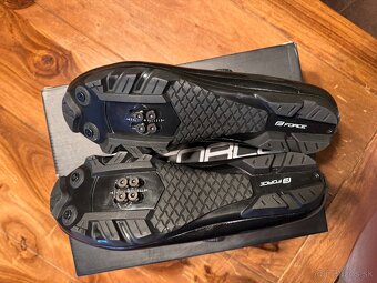 2 páry cyklistických tretier – spolu 100 € - 3