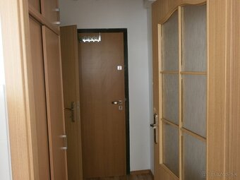prerobená, zariadená garzónka na prenájom, RII - Levice - 3