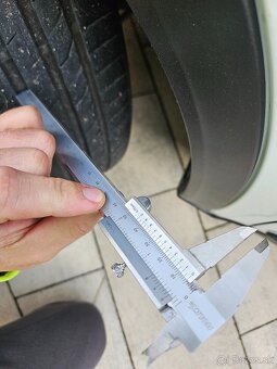 Nexen 215/55 r17 - 3