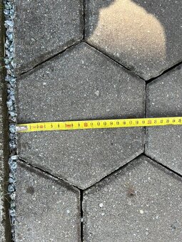 Šesťuholníková dlažba - exteriér - 3