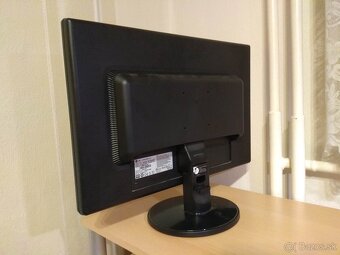 Monitor LG 22 palcový - 3