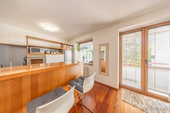 POD LESOM NA KRAMÁROCH - PRIESTRANNÝ 2IZBOVÝ BYT S VEĽKOU LO - 3