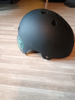 Predám prilbu Varsity K2 + chrániče FILA - 3