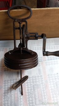 Starožitný liatinový mixér - 3