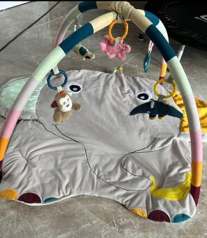 + kolotoc nad postielku + hracia deka - 3