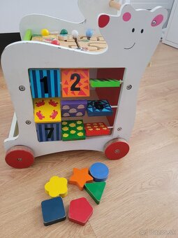 Drevené multifunkčné choditko na kolesách - 3