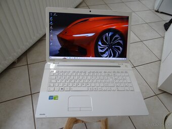 17.3" Toshiba L70/Core I5/ 8GB RAM/128SSD a 1TB HDD/NVidia - 3