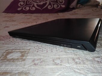 Lenovo. Intel i3. SSD 256 GB. 16 GB. Baterka dobrá. 15,6 FHD - 3