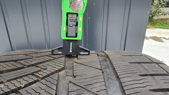 275/30 r20 Zimne - 3