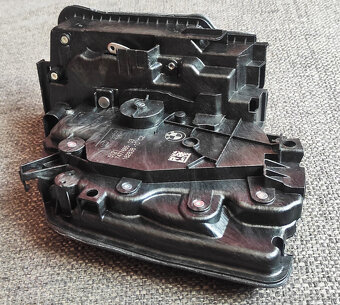 zámok ľavých predných dverí na BMW - 3