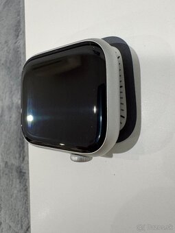 Apple Watch 8, 45mm, strieborné - 3