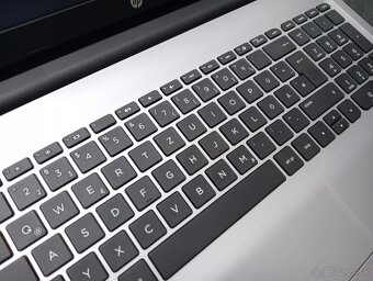 predám Hp 250 g5 , Intel® Core™i5 , ssd , 16gb ram - 3