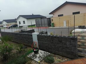 Betónové ploty, pokládka zamkovej dlažby +obrubníky - 3