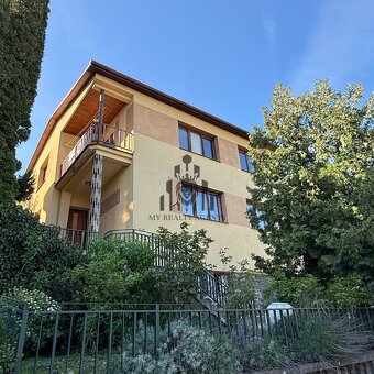 Dvojgeneračný rodinný dom s garážou a veľkým pozemkom, Podhr - 3