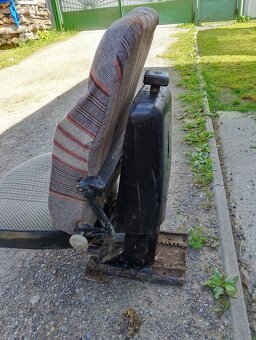 Predám sedačku na Zetor - 3