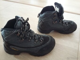 Topánky športové,celoročné,turistické veľ.30 - 3