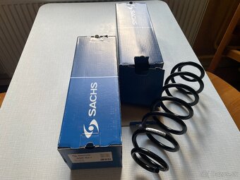 Predám nové zadné pružiny golf 5-golf 6 hatchback krátky. - 3