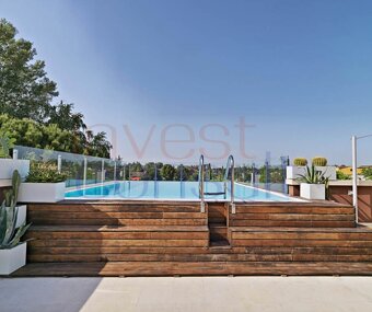 2319 NA PREDAJ LUXUSNÝ, SLNEČNÝ RODINNÝ DOM S BAZÉNOM - 3