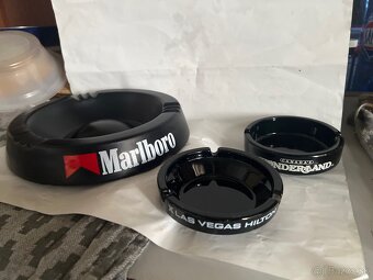 Popolníky 3 kusy cena spolu14€ - 3