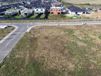Stavebný pozemok 672m2, všetky IS, asfaltová cesta - 3