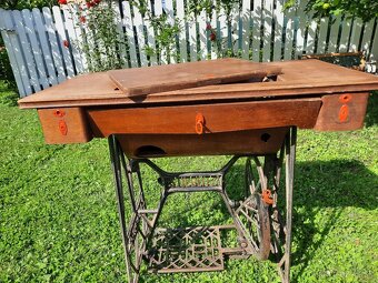 Starožitný šijací stroj - 3