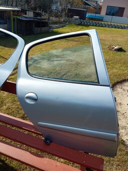 Zadne dvere peugeot 206+ - 3