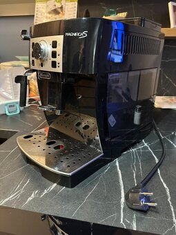 Predám kávovar De'Longhi Magnifica S ECAM - 3