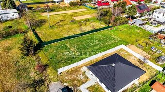 Exkluzívne na predaj stavebný pozemok v meste Beladice,... - 3