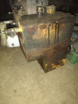 Hydraulicka nádrž - 3
