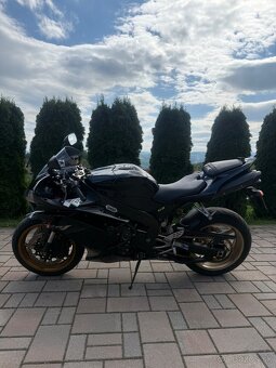 Yamaha R1 - 3
