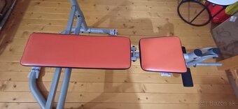Lavička na bench press a nohy - 3