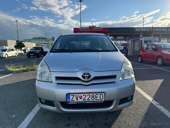 Toyota carolla verso - 3