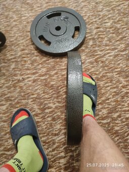 Predám liatinové kotúče na činky 2x20kg - 3