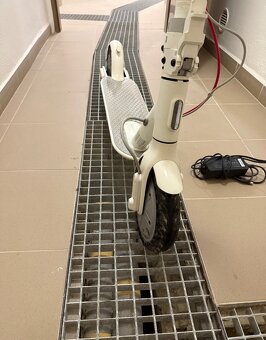 Elektrická kolobežka - Xiaomi Mi Electric Scooter 3 Lite - 3
