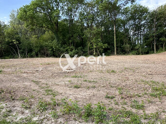 TRI slnečné, susediace stavebné pozemky do 10km od mesta Veľ - 3