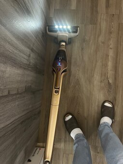 Pokazený tyčový vysávač 2v1 Sencor - 3