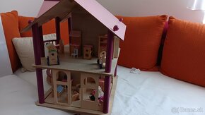 Drevený domček pre bábiky s nábytkom - 3