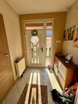 4i rodinný dom s bazénom a vedlajšou podpivničenou stavbou - 3