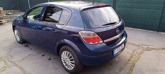 Opel Astra 2011 benzín - 3