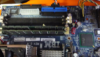 Predam Stare Zakladné dosky Pentium 4 Mzh 2.400 - 3