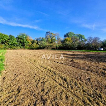 Exkluzívne len u nás Stavebný pozemok 564 m2 na výstavbu ro - 3